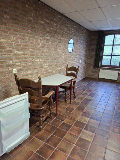 Accommodation photo 11 of 13 - Pracownik szkółki z kwiatami ozdobnymi